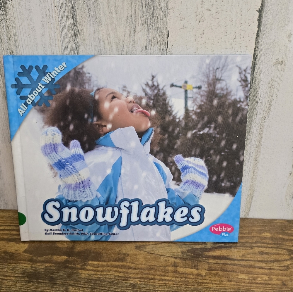 Pebble Plus 'Snowflakes' Children's Book